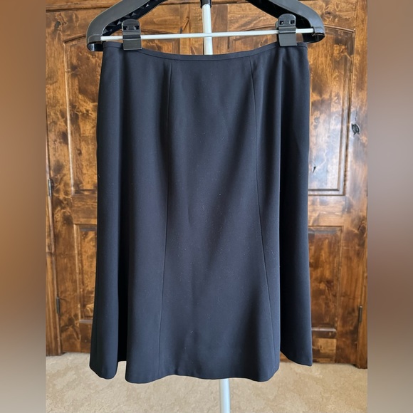 3/$20 Anne Klein black color skirt size 10 - Picture 1 of 4
